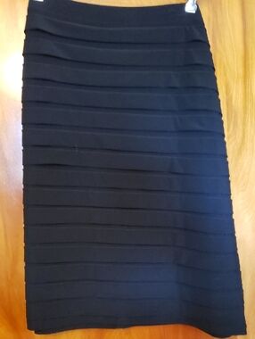 Roz & Ali Black Layered-Band Midi Skirt